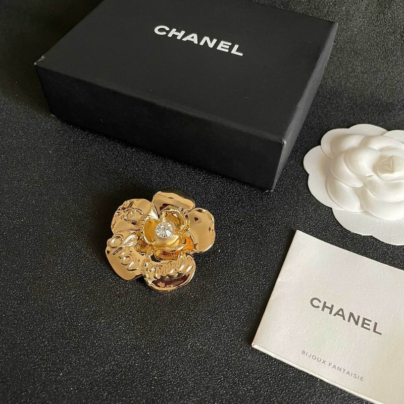 Chanel Brooch 04yxs375